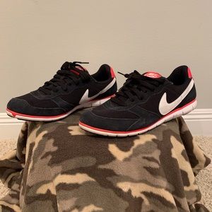 Nike women’s casual sneakers ($40 OBO)